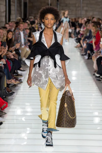 Look 30